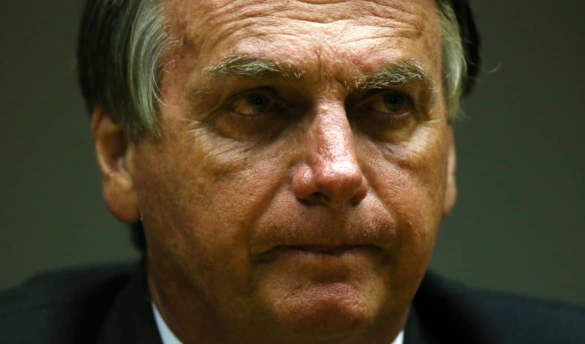 Bolsonaro concedeu a si próprio homenagem de Mérito Científico.