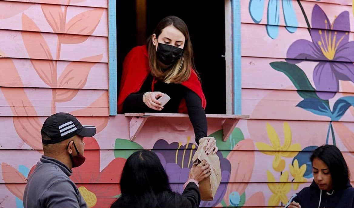 Para conseguir os presentes, o GoodTruck pede ajuda de empresas para realizar o apadrinhamento das crianças. 