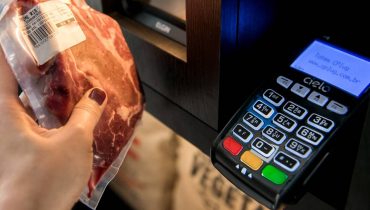 Colocar o CPF na nota rende prêmios. Aquele papo que não vou dar meu CPF para evitar o rastreio da Receita Federal é lenda.