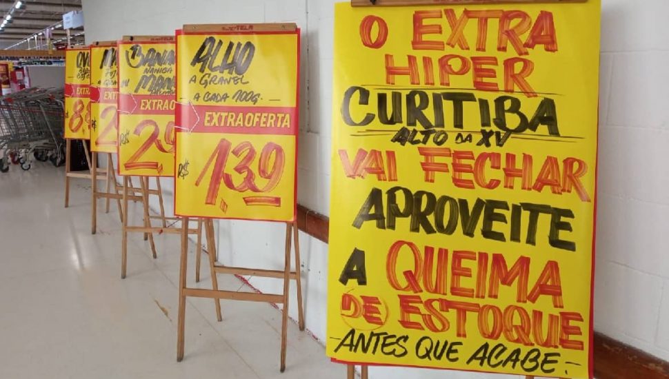 Hipermercado Extra encerra as atividades em Curitiba e realiza promoções.