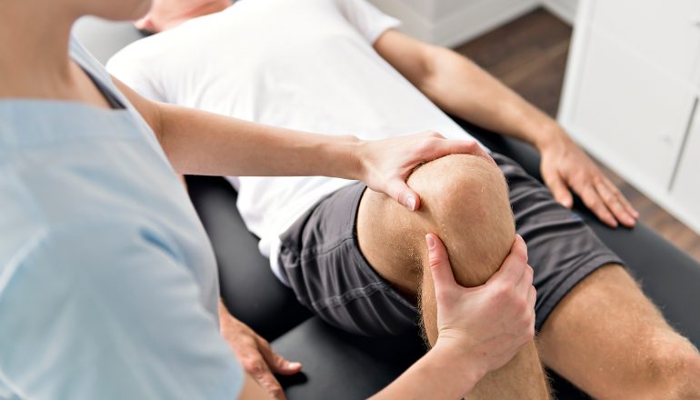 Para quem busca melhora na qualidade de vida, a fisioterapia contínua é uma ótima opção para garantir a saúde do seu corpo.| Foto: Shutterstock