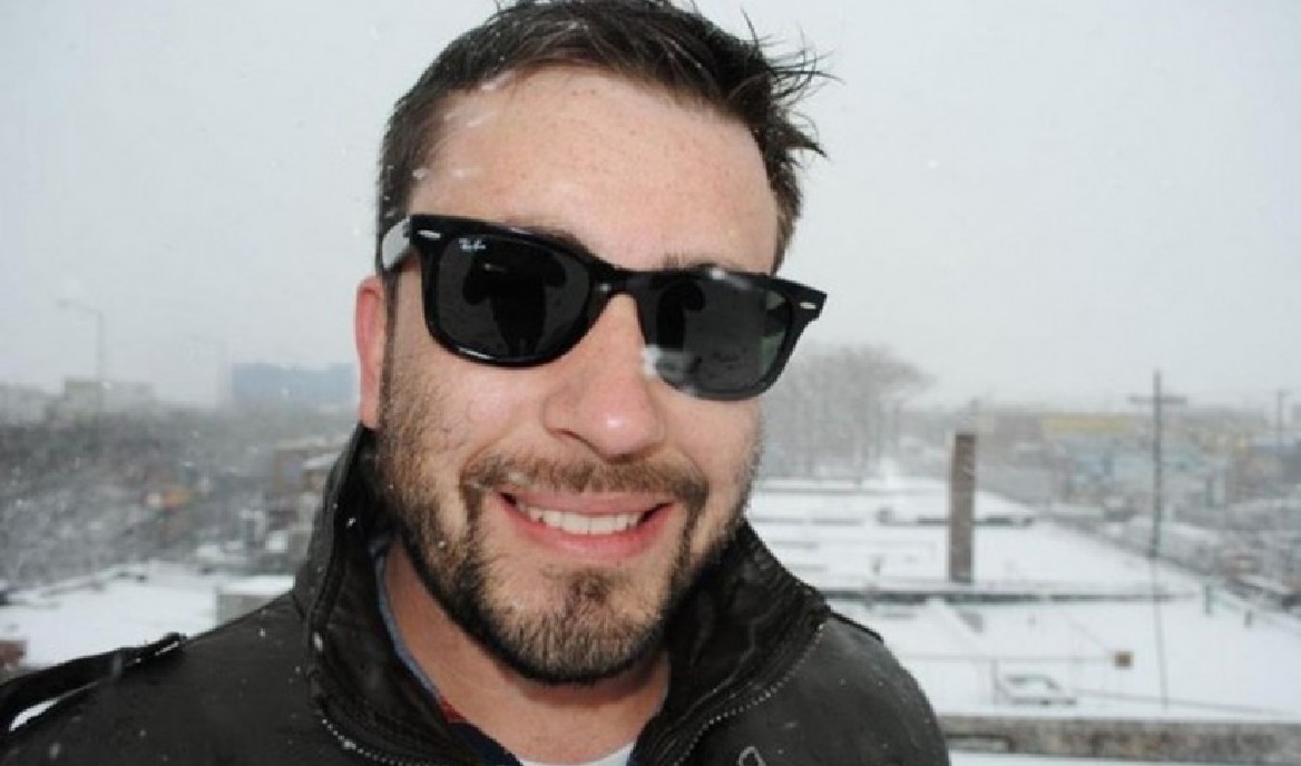 Douglas foi assassinado com três tiros após discussão com um vizinho empresário.