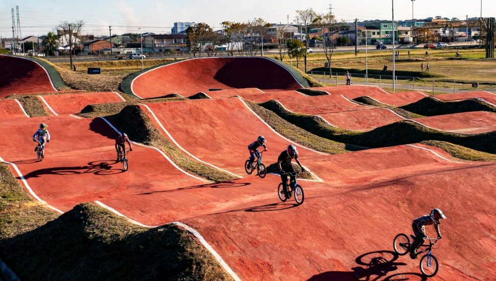 bicicletas BMX na pista