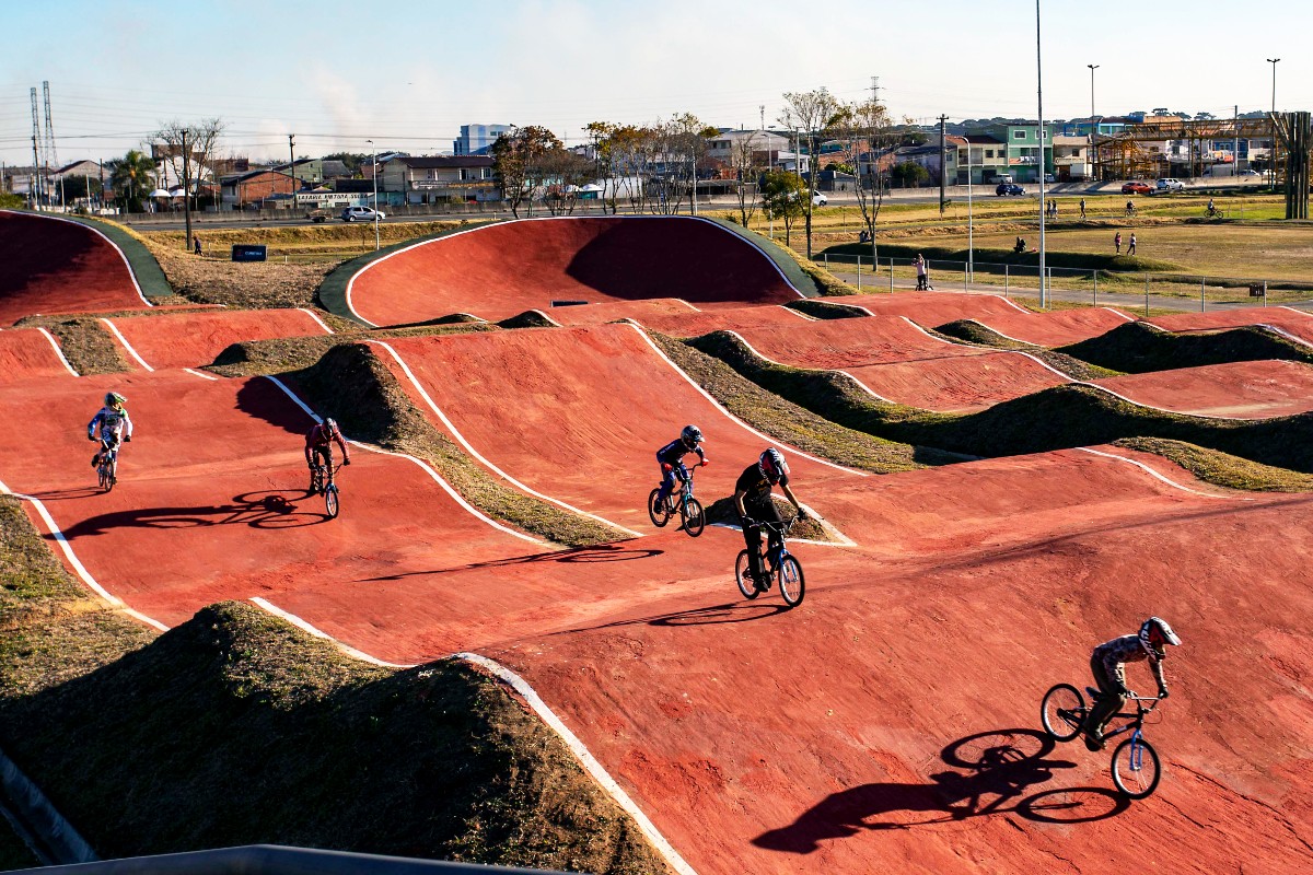 bicicletas BMX na pista