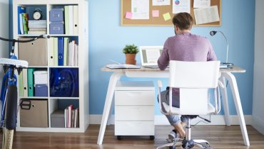 Quanto mais organizado for o seu cantinho do home office, mais produtiva será a sua rotina de trabalho. | Fonte: Shutterstock
