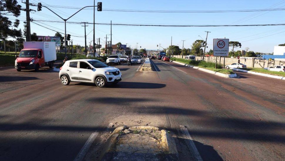 Trecho é complicado e palco de muitos congestionamentos, principalmente em épocas de feriados por conta da ligação da BR-376 com o litoral catarinense.
