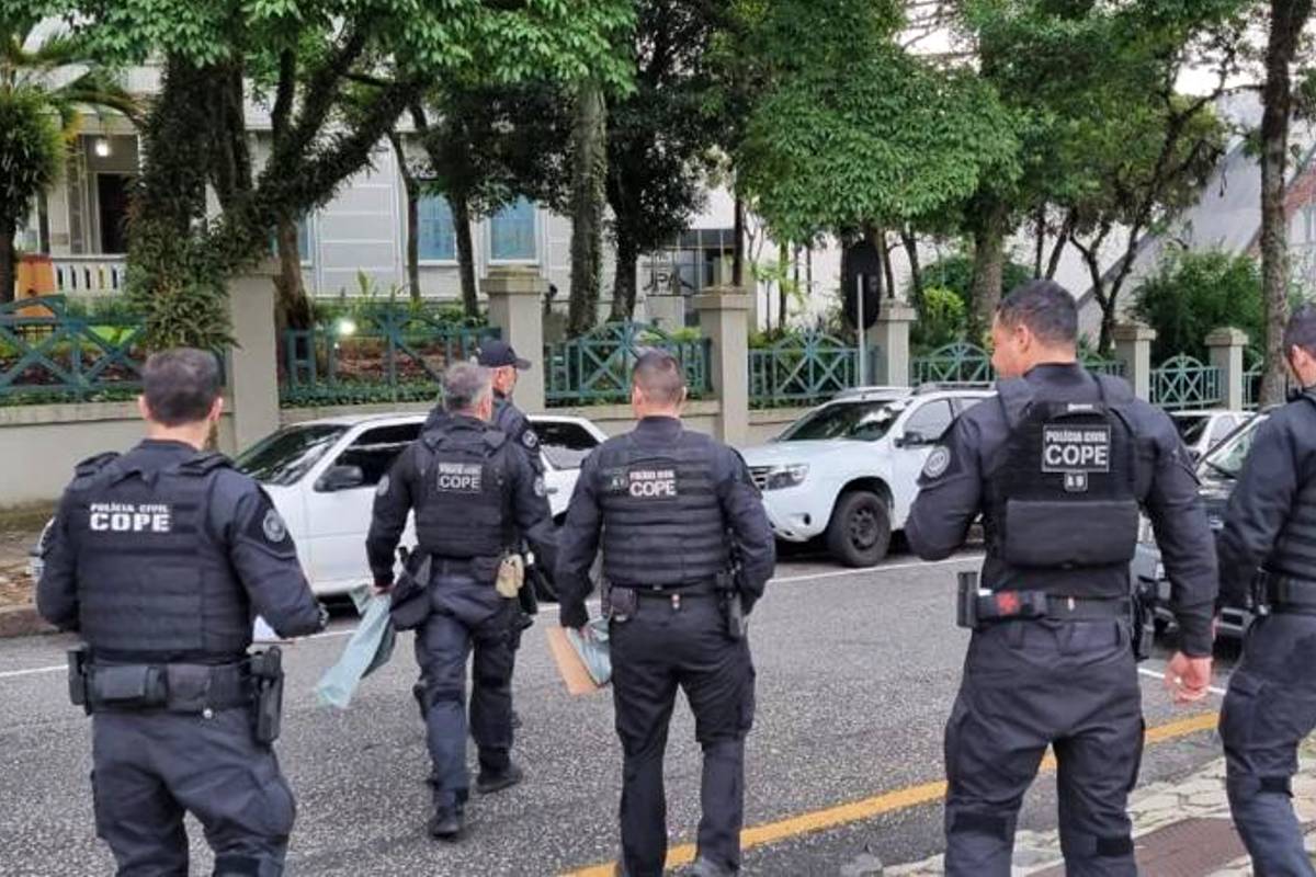 Operação policial contra crimes ao consumidor levou 40 policiais pras ruas.