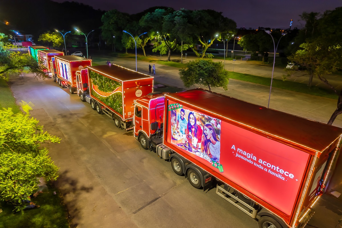 Caravana de Natal da Coca passa por Curitiba e São José dos Pinhais neste  sábado