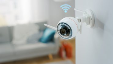 As câmeras são eficientes para inibir furtos e invasões, principalmente quando estão associados a um sistema de alarmes.| Foto: Shutterstock