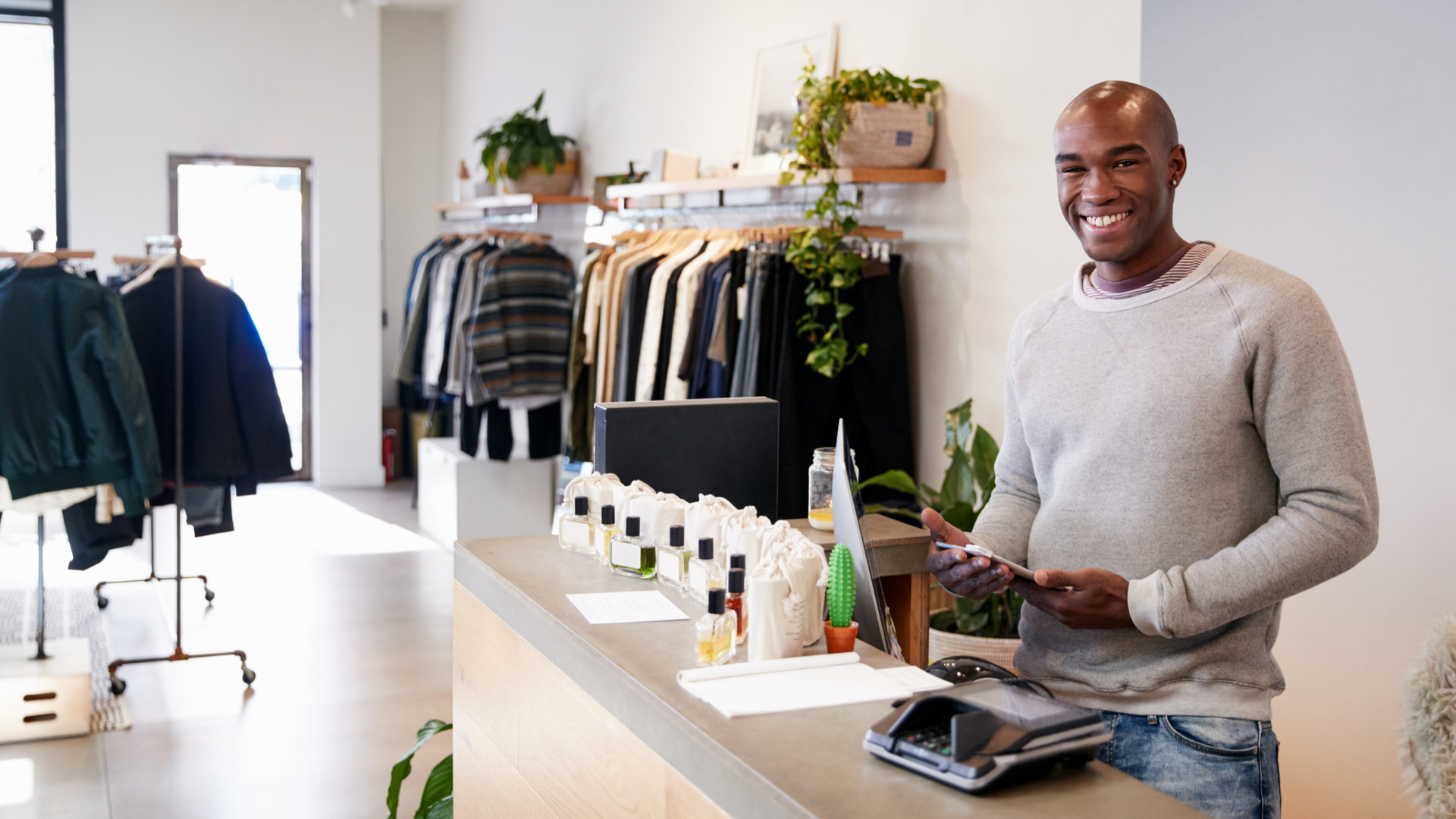 A arrumação dos produtos, disposição do balcão e iluminação da loja influenciam em sua segurança. | Foto: Shutterstock
