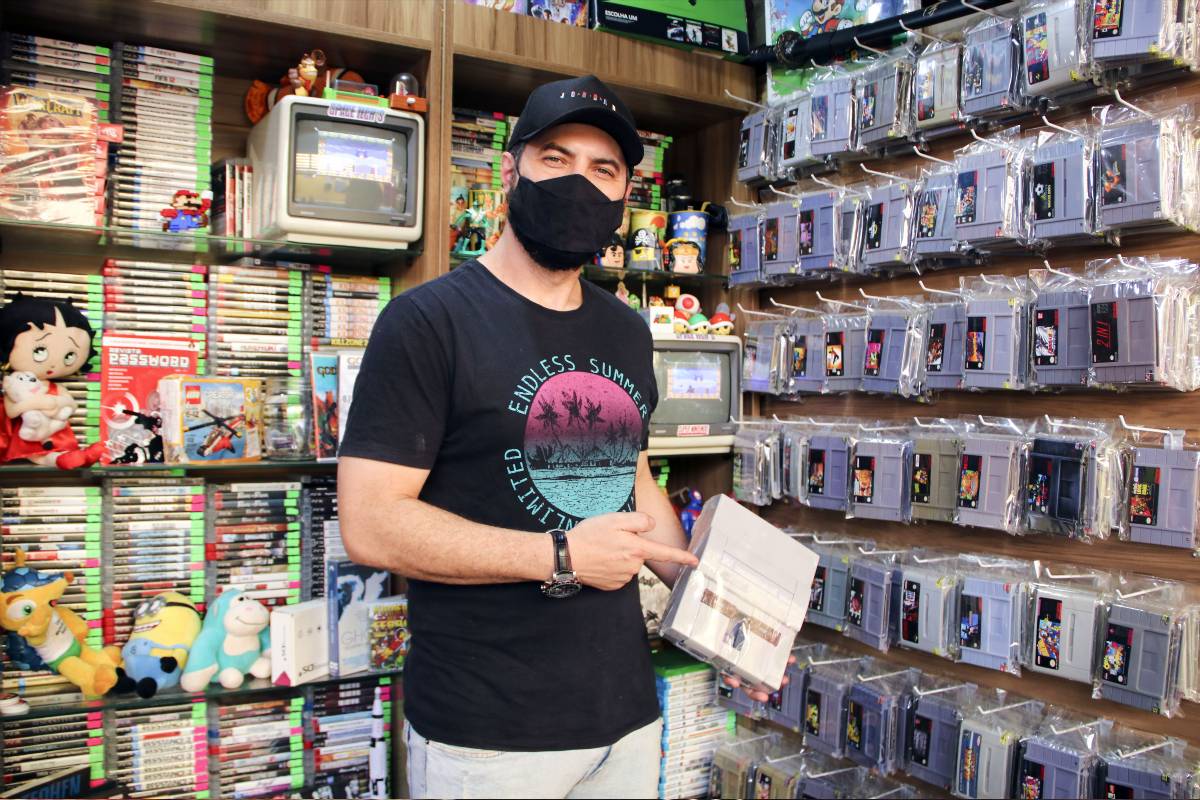 No quiosque de Anderson é possível encontrar desde games analógicos até tecnologias mais recentes.