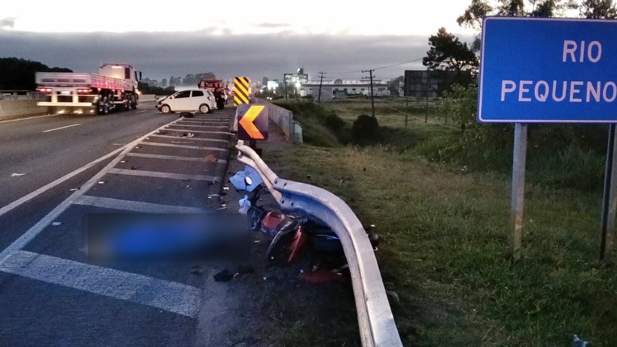 acidente com carro e moto