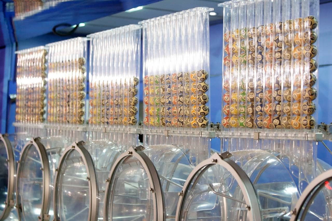 Quais foram os números sorteados e o resultado da mega da virada nos anos anteriores?