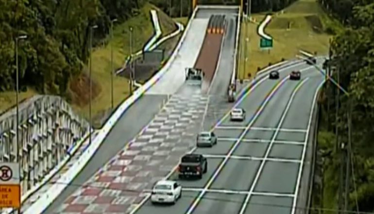 Vídeo mostra decisão correta do motorista em utilizar a área de escape, evitando assim um grave acidente.