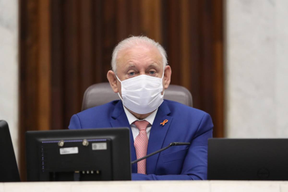 Deputado Ademar Traiano foi infectado por covid-19.