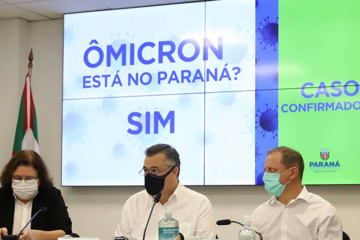 Segundo a Secretaria de Saúde, já existe transmissão comunitária da variante Ômicron no Paraná.