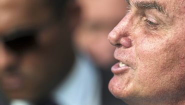 Jair Bolsonaro sugeriu que variante ômicron ca covid-19 é "bem vinda ao Brasil".