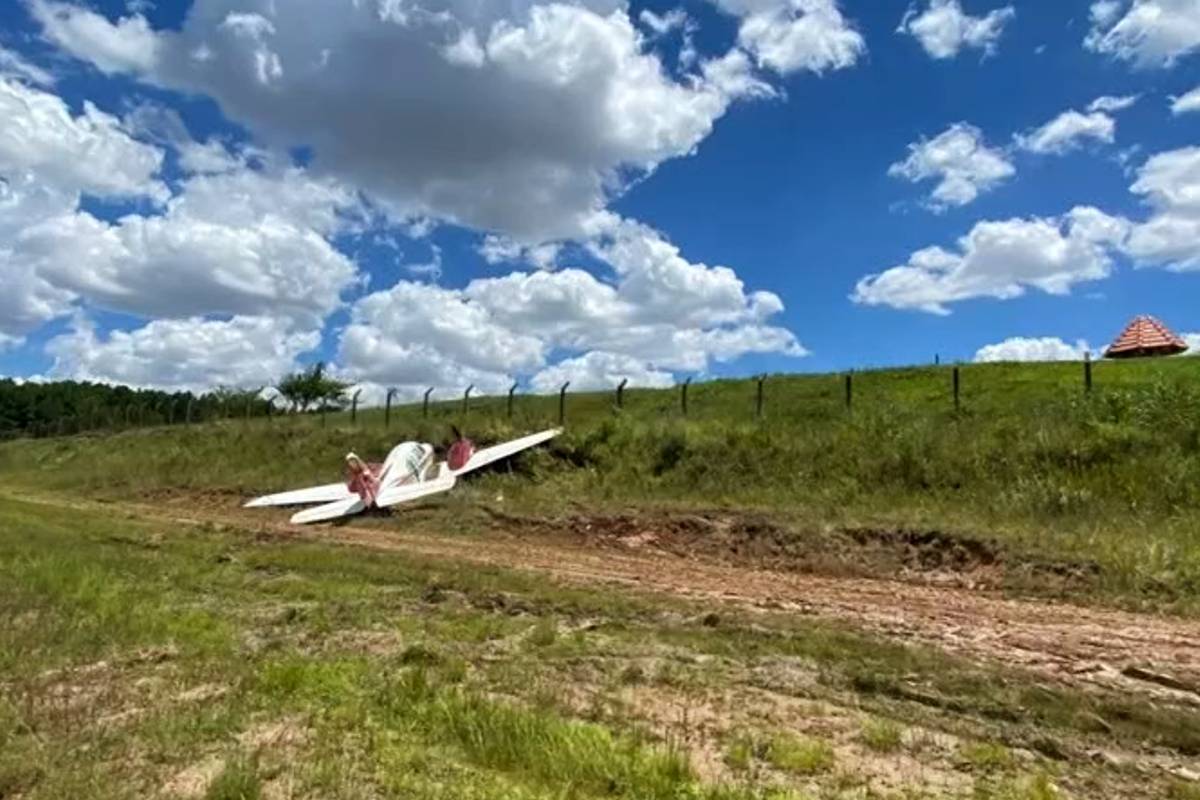 Aeronave teve uma falha em um dos motores e fez o pouso forçado no Bacacheri.