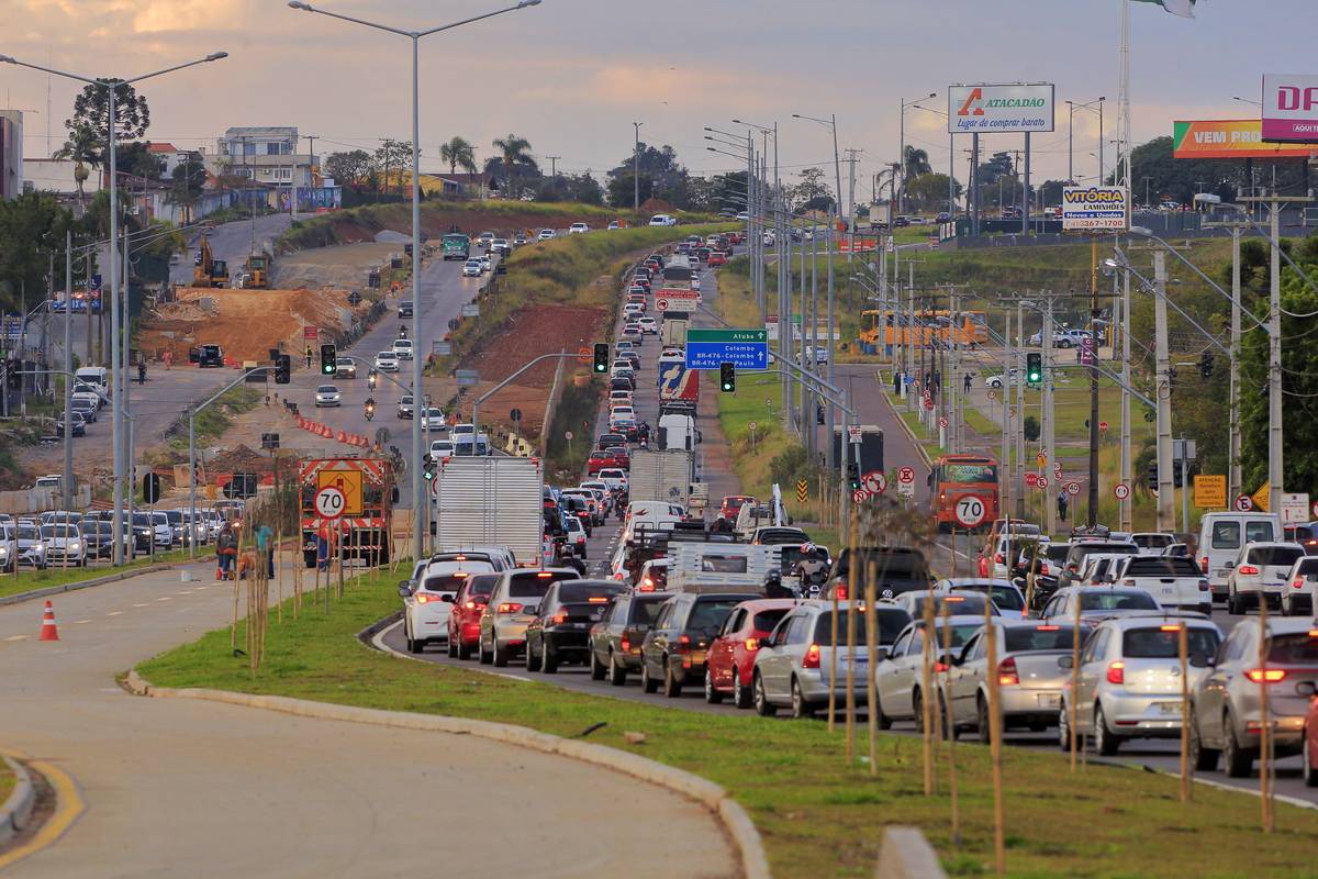 Linha Verde está há anos em obra e as reclamações vão além de quem está ao volante.