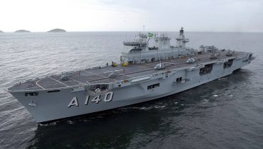 O A-140 é a maior embarcação da Marinha a atracar no porto em toda a história.