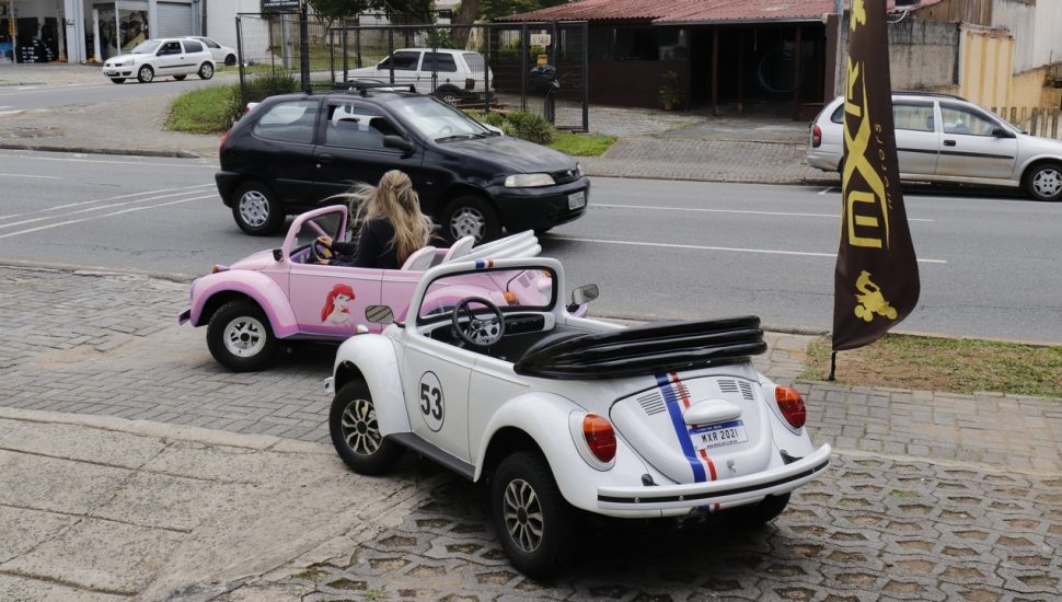 Mini fusca: Loja de Curitiba faz sucesso com fama dos minicarros. Quanto  custa?