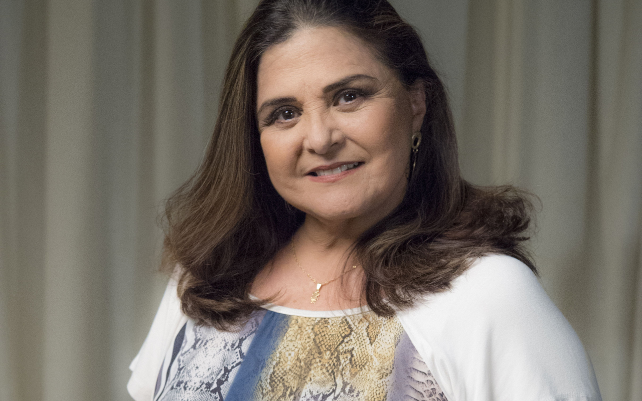 elizangela recebe alta apos ser internada com quadro grave de covid-19