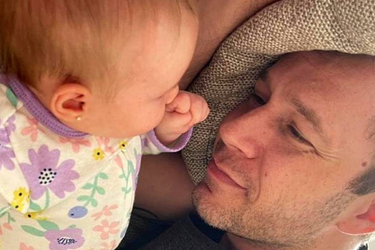 Tiago Leifert com a filha Lua, diagnosticada com grave câncer nos olhos.