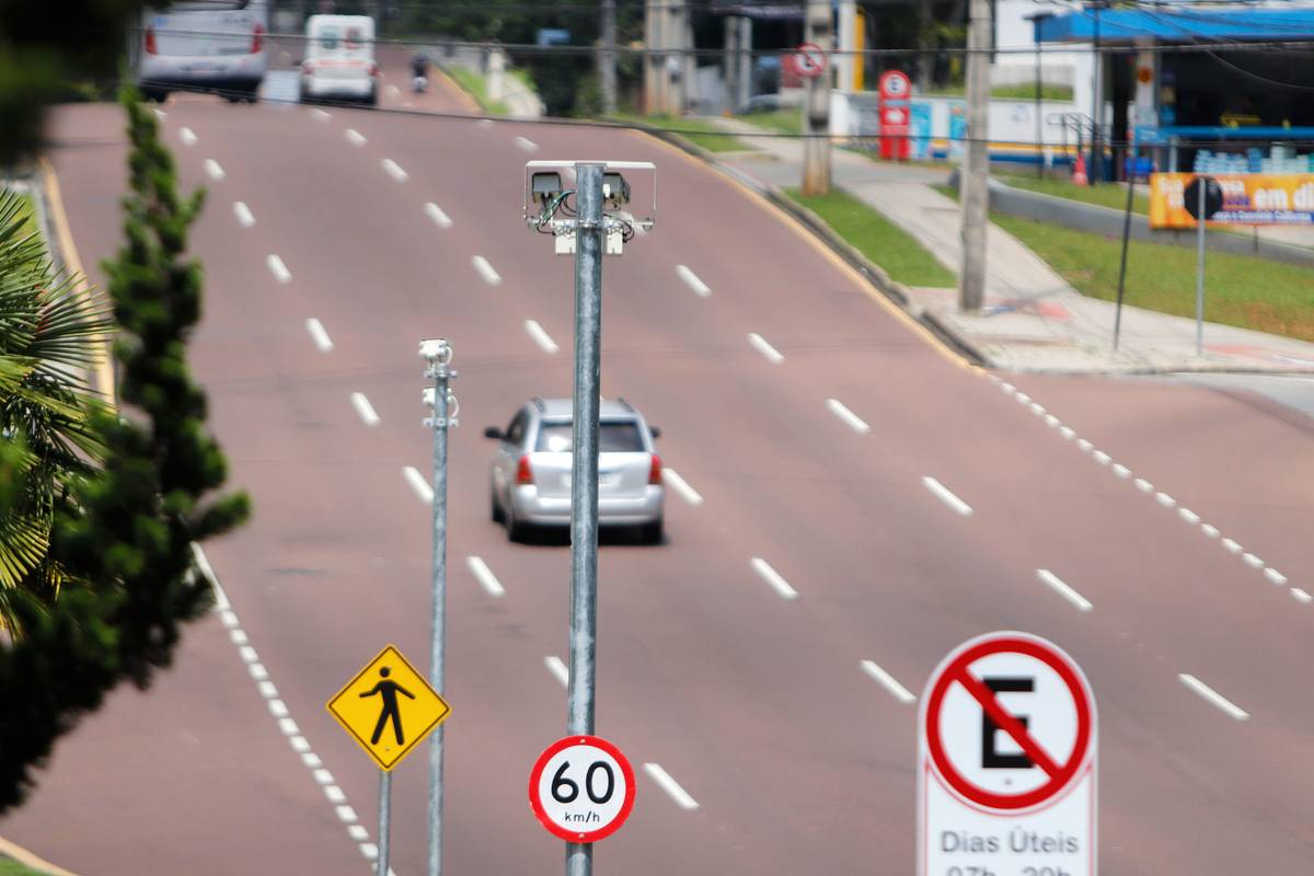 Curitiba, que está instalando radares urbanos novos e mais "afiados", arrecadou no ano passado R$ 119,3 milhões.