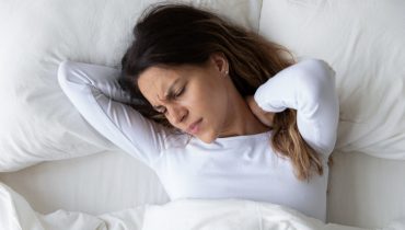 Dormir sem travesseiro faz mal? Saiba como escolher o melhor travesseiro
