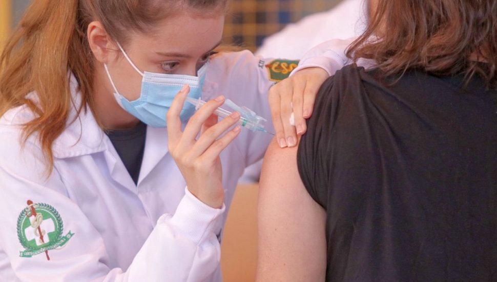 Vacina de reforço salva vidas no Paraná