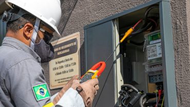 gato energia elétrica