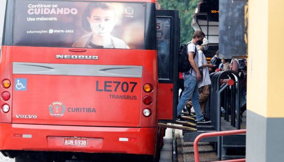 Preço da passagem de ônibus em Curitiba entre em um momento decisivo. Vai aumentar quanto?