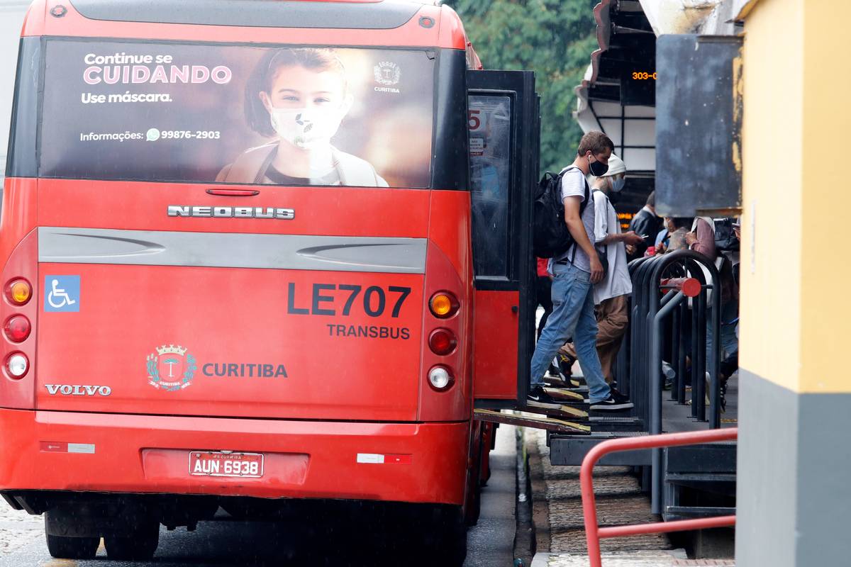 Preço da passagem de ônibus em Curitiba entre em um momento decisivo. Vai aumentar quanto?