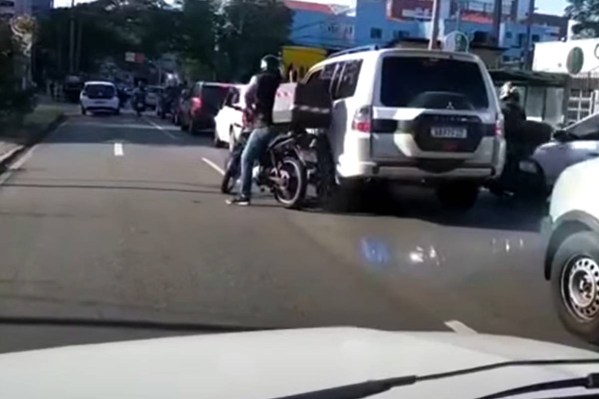 Disparos ocorreram no meio da tarde, em Curitiba, após investiga da Gangue do Rolex.