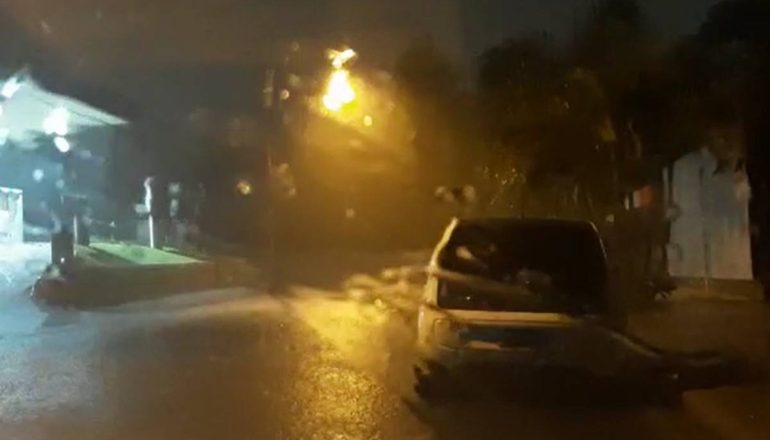 Temporal em Curitiba assolou diferentes regiões. No Batel, registro feito pela Tribuna.