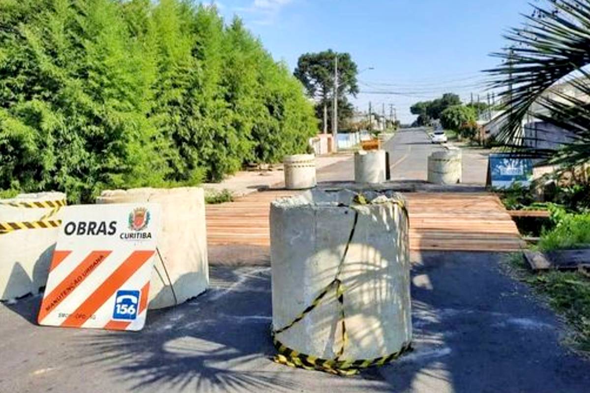 Construção de uma nova ponte em Curitiba gerou discussão entre internautas e o prefeito Rafael Greca.