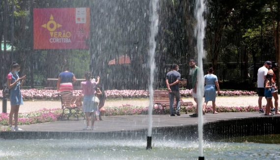 Calor em Curitiba promete chegar forte nesta semana. Veja a previsão do tempo completa.