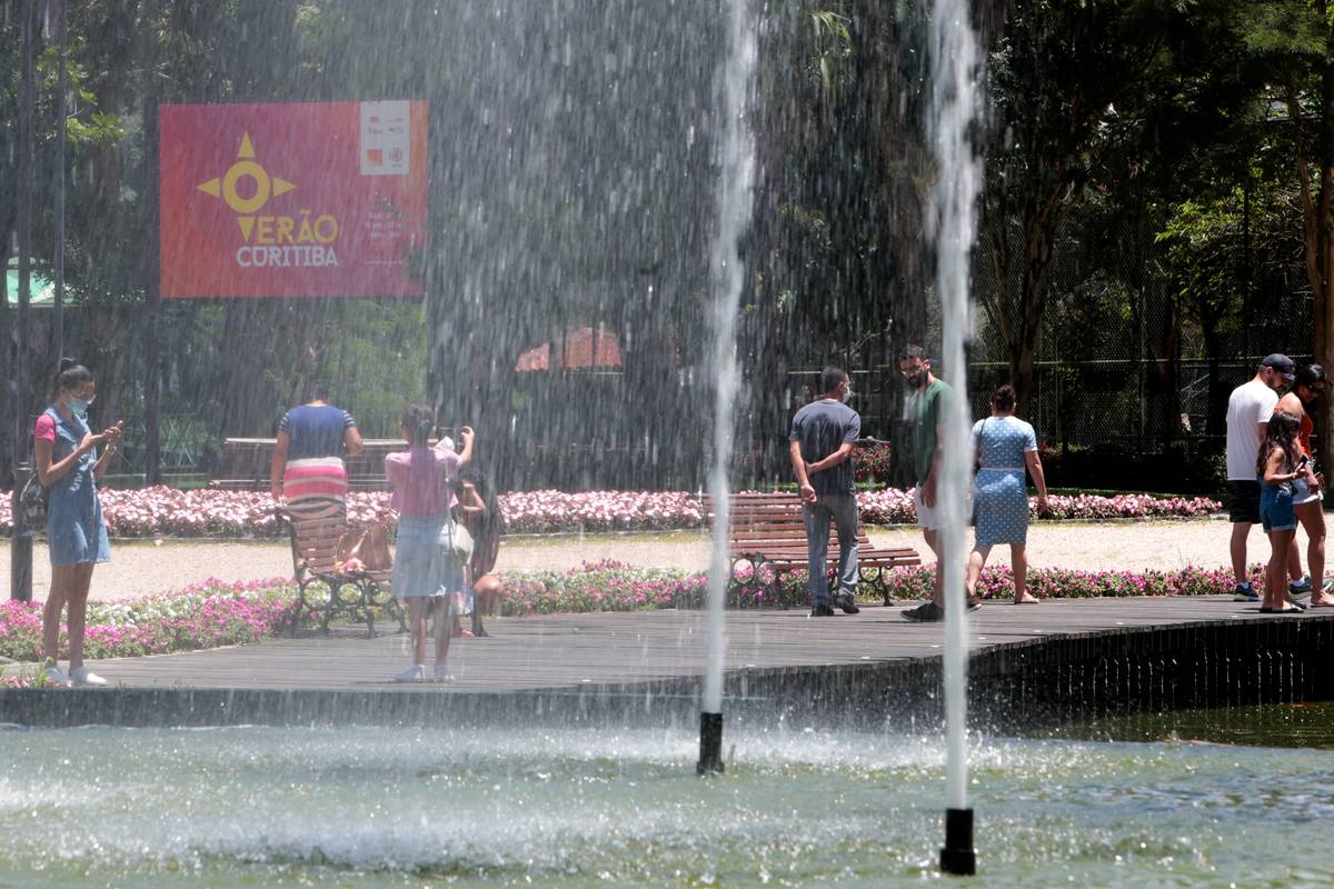 Calor em Curitiba promete chegar forte nesta semana. Veja a previsão do tempo completa.