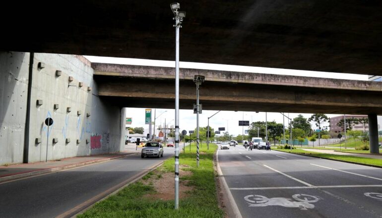 Radar instalado na Linha Verde, no trecho em que cruza com a Avenida das Torres multou mais de 13,5 mil motoristas apenas em fevereiro de 2022.