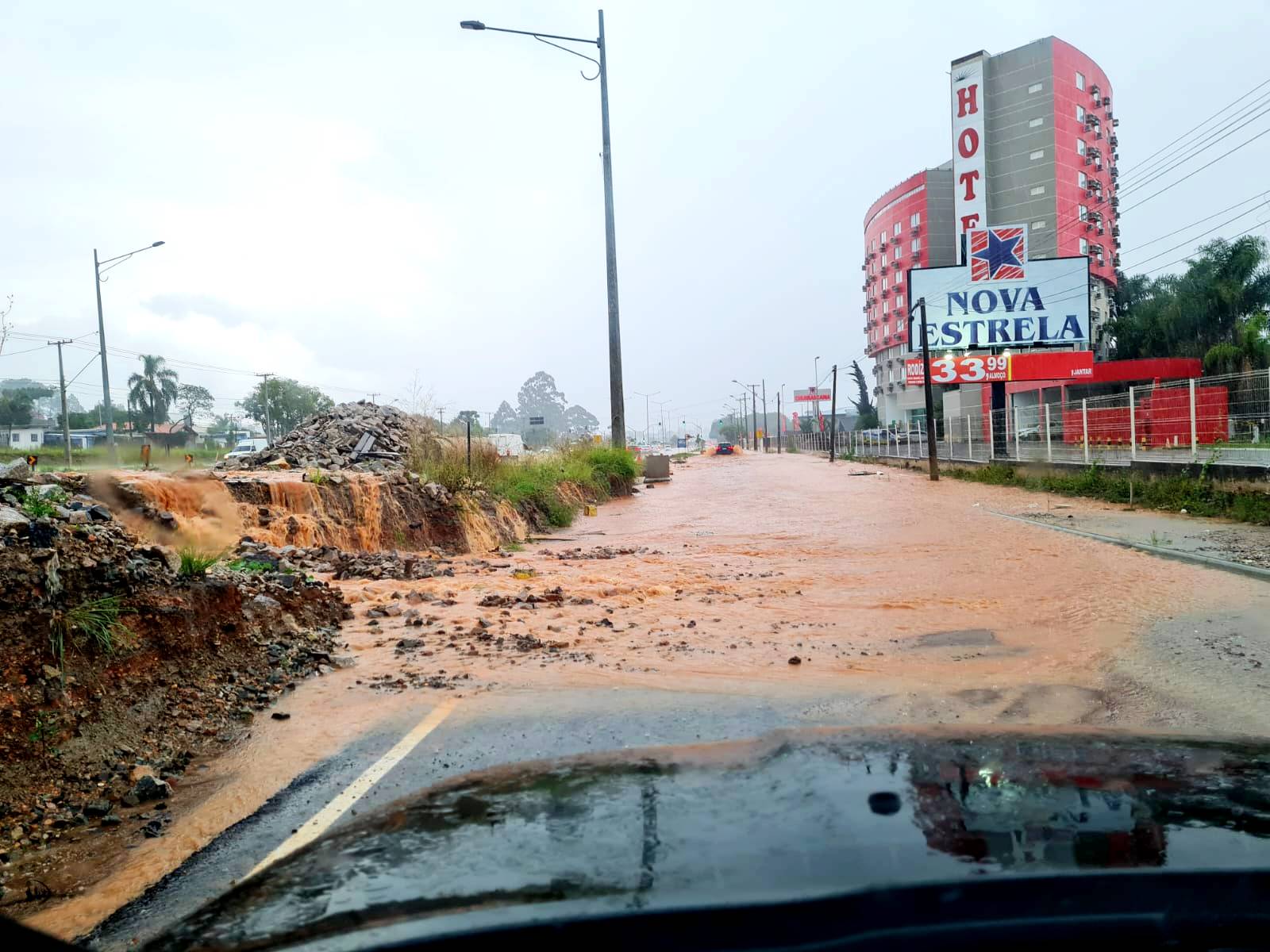 Alagamentos em Curitiba nesta terça-feira de Carnaval