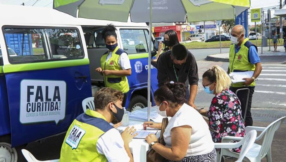 Fala Curitiba Móvel vai a 18 bairros diferentes nesta semana, saiba onde participar.