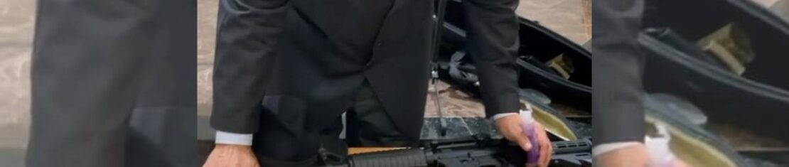 Na gravação, o delegado Tito Barichello, filma o pastor da Igreja Agnus, Renê Arian.