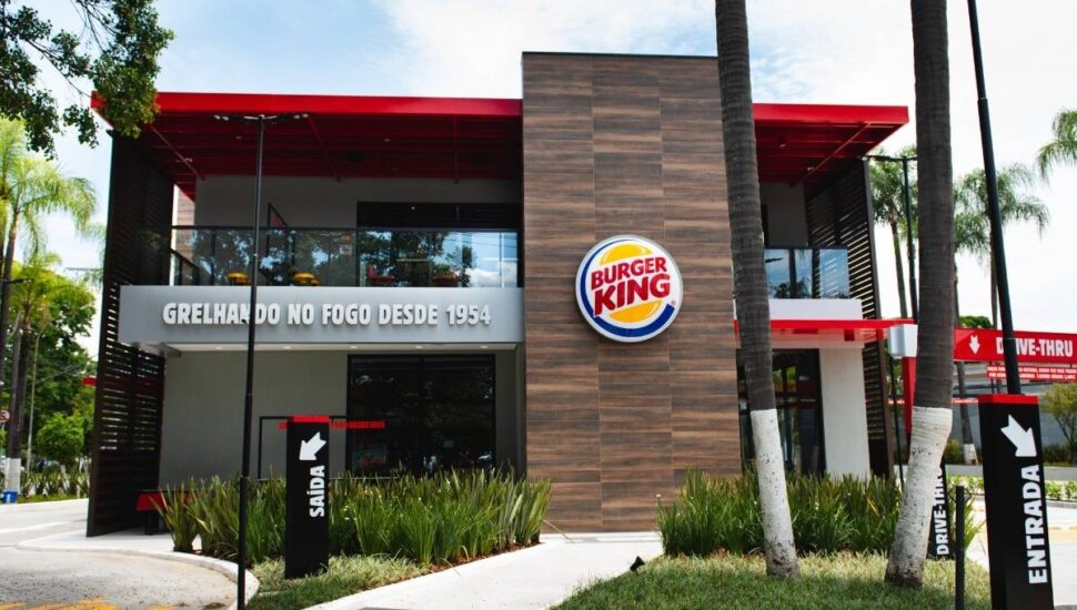Rede Burger King inaugura atendimento pelo WhatsApp em Curitiba.