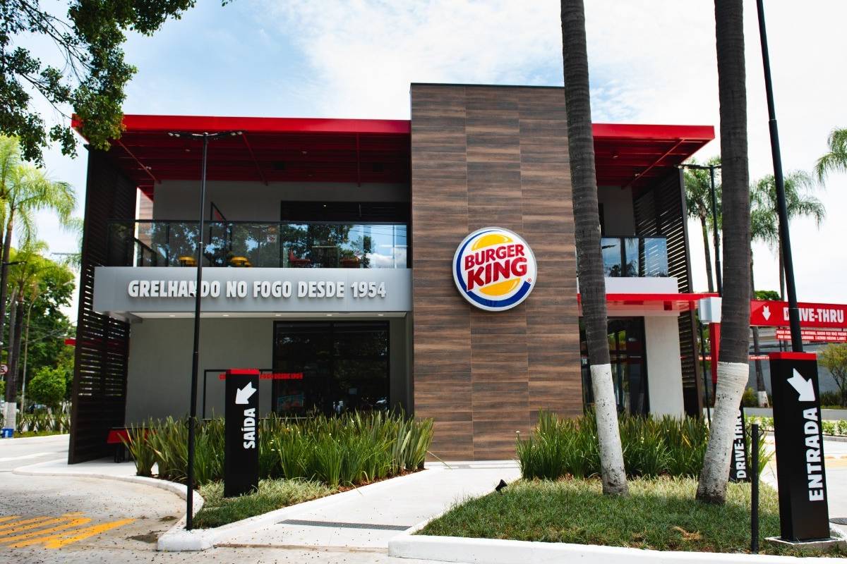 Rede Burger King inaugura atendimento pelo WhatsApp em Curitiba.