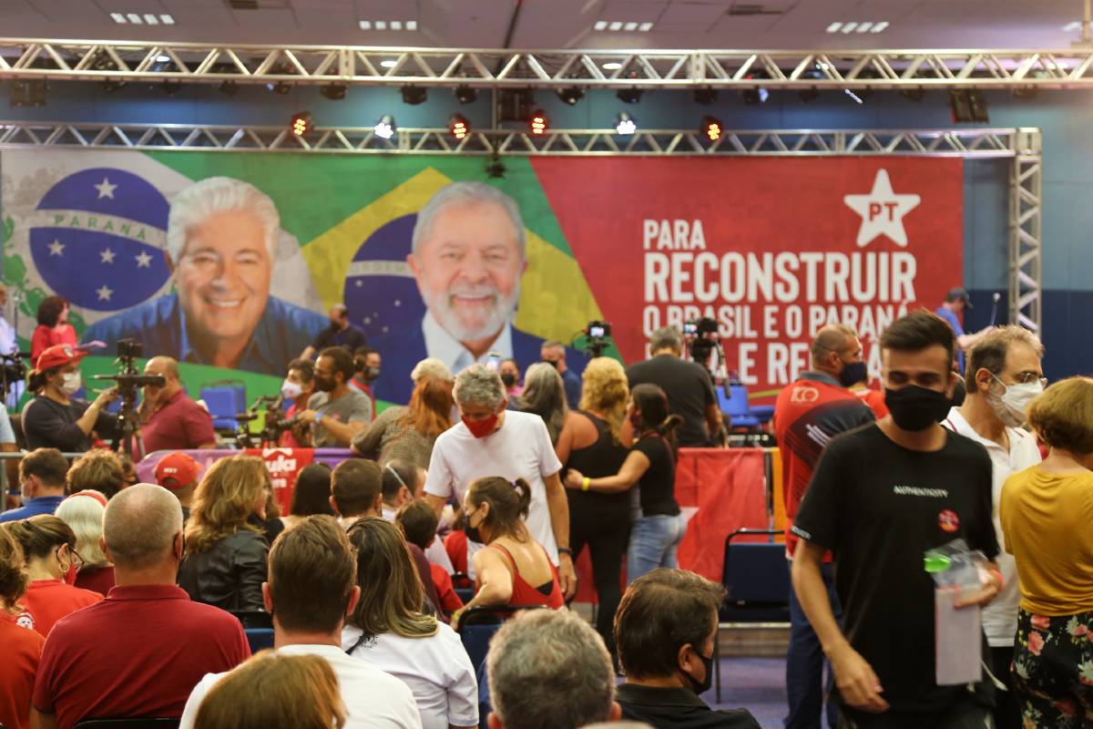Presença de Lula em Curitiba foi para a filiação de Requião ao PT.