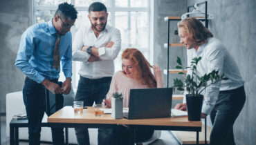 O mercado de trabalho está cada vez mais competitivo, por isso enriquecer o currículo com cursos e especializações faz toda diferença| Fot: Shutterstock