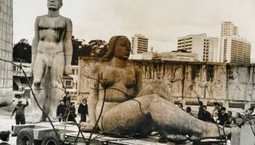 Praça do Homem nu, em Curitiba, é icônica.