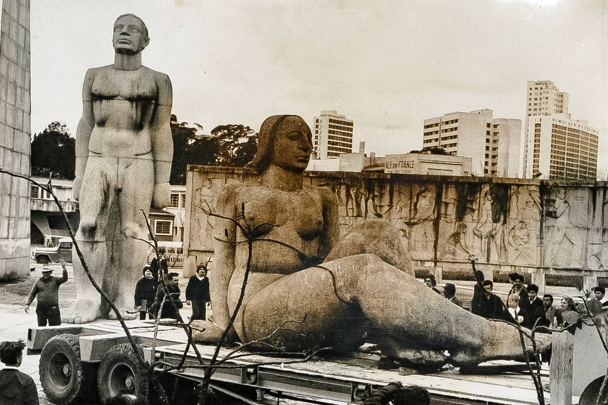 Praça do Homem nu, em Curitiba, é icônica.