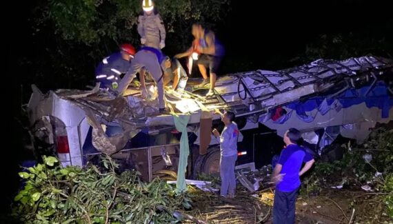Dez pessoas morreram no grave acidente registrado no interior do Paraná.