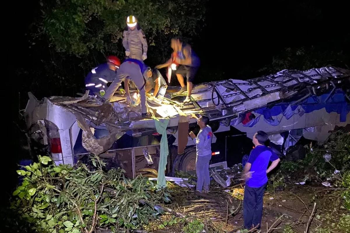 Dez pessoas morreram no grave acidente registrado no interior do Paraná.